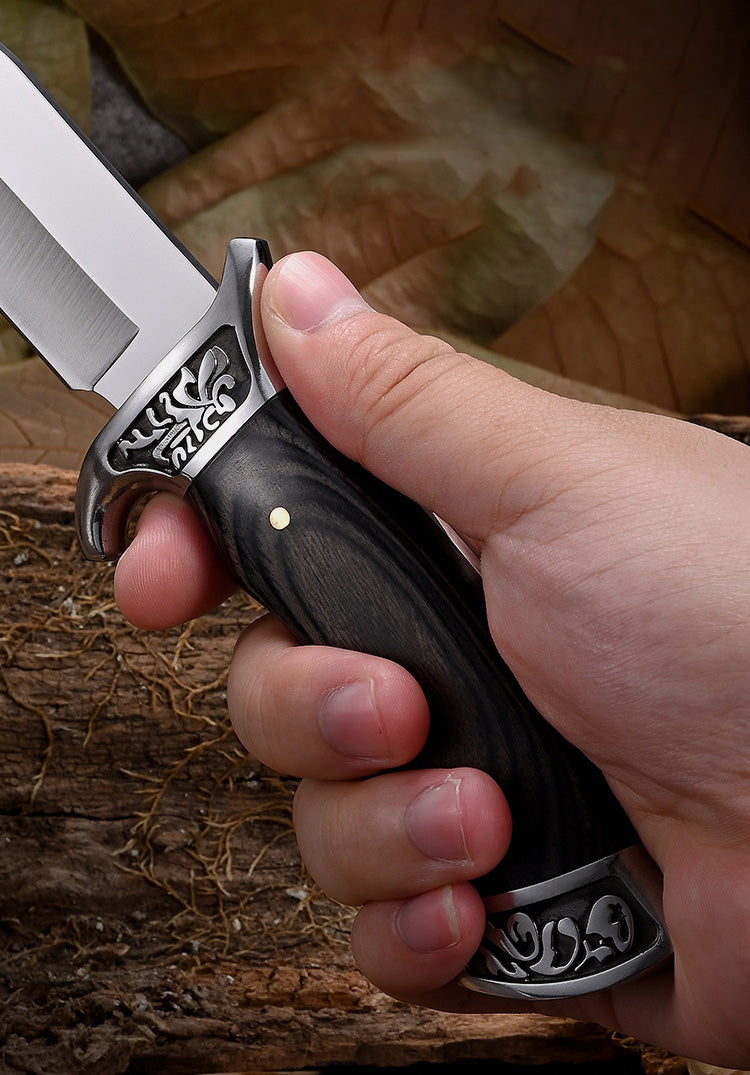 Coltello goffrato ad alta durezza (bellissimo fodero in pelle)