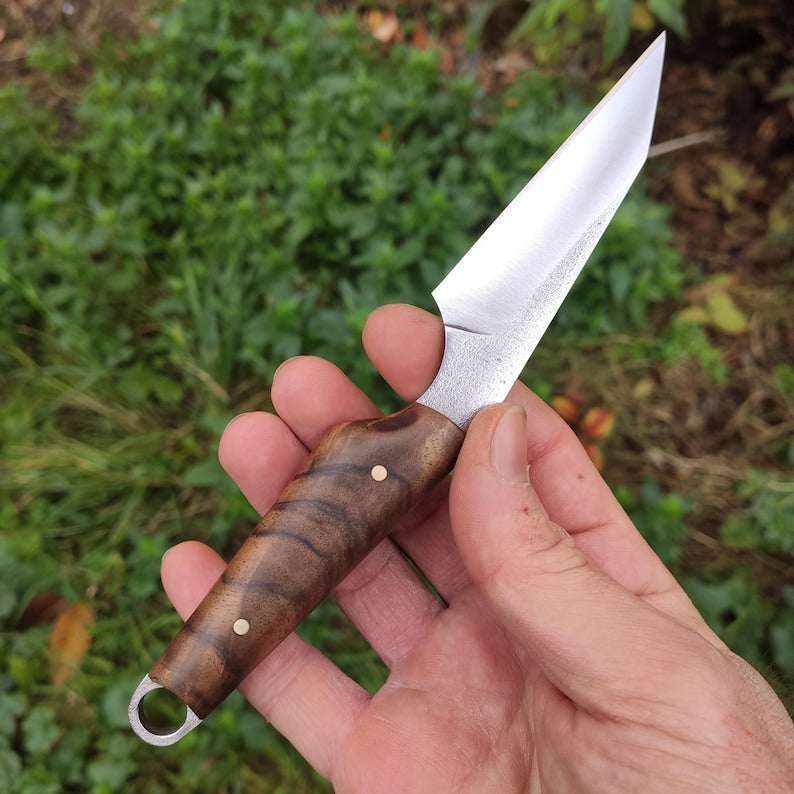 Coltello a lama fissa Wharncliffe EDC con fodero in pelle, realizzato in acciaio Sleipner e noce turco.