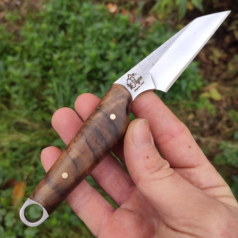Wharncliffe EDC nož s fiksnom oštricom i kožnom futrolom od Sleipner čelika i turskog oraha,